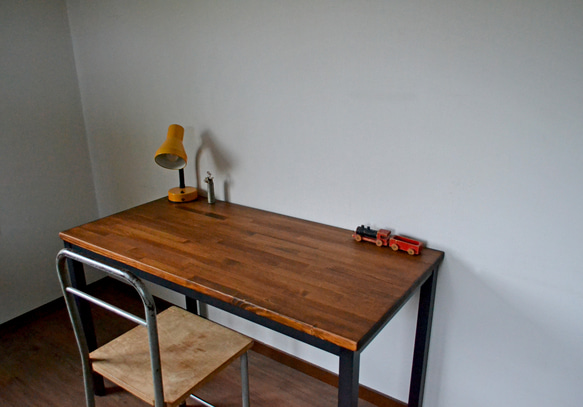 Work table walnut color iron leg 1枚目の画像