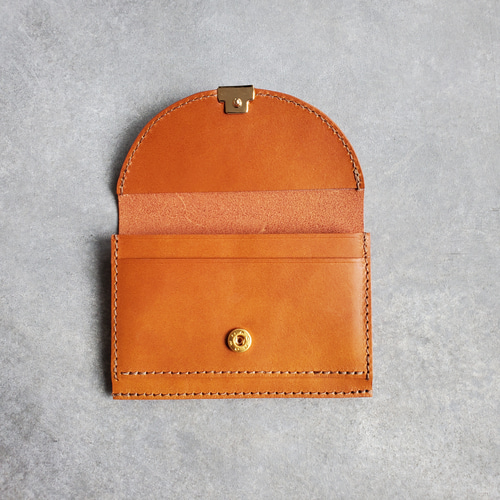 ◇ ゴールド金具で魅せるマチ付きなめらかレザーの名刺入れ・カード