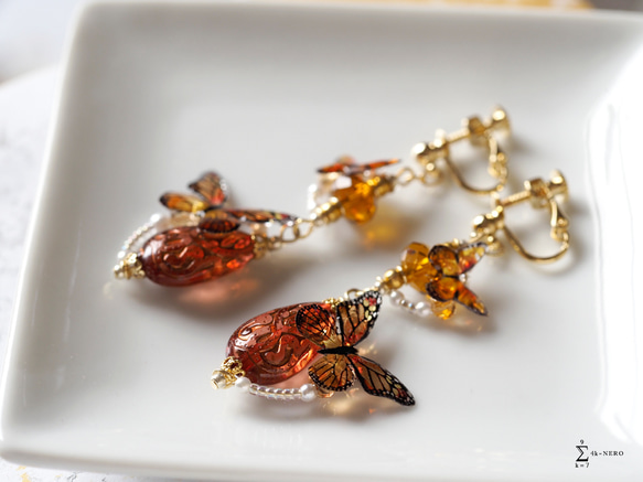 耳飾り アッサムの雫とオレンジ蝶々 ミューラー型擬態 〈 イヤリング , ピアス 〉 7枚目の画像