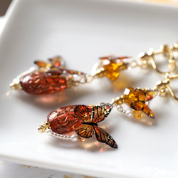 耳飾り アッサムの雫とオレンジ蝶々 ミューラー型擬態 〈 イヤリング , ピアス 〉 6枚目の画像