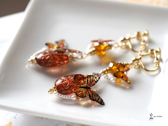耳飾り アッサムの雫とオレンジ蝶々 ミューラー型擬態 〈 イヤリング , ピアス 〉 6枚目の画像