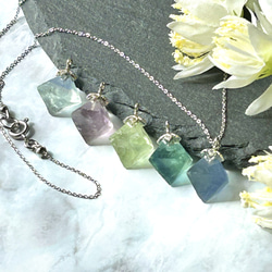 フローライト　ハンドメイドネックレス3点 カラフルな天然石 八面体フローライトのネックレス ネックレス