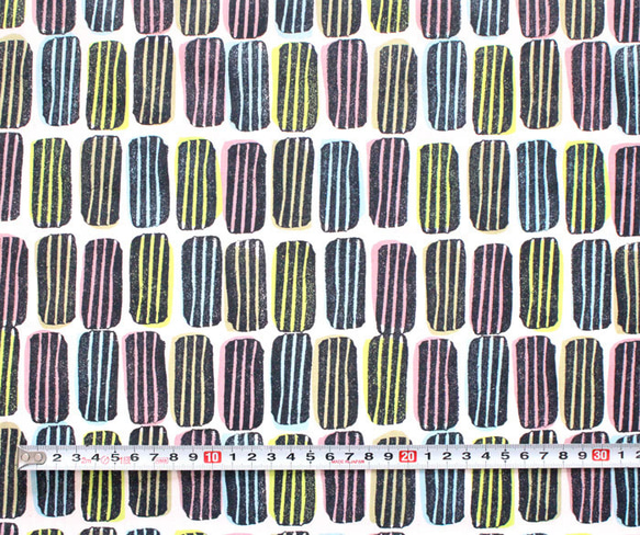 カットクロス Paintbrush Studio Fabrics New Abstracts Striped Oval 3枚目の画像