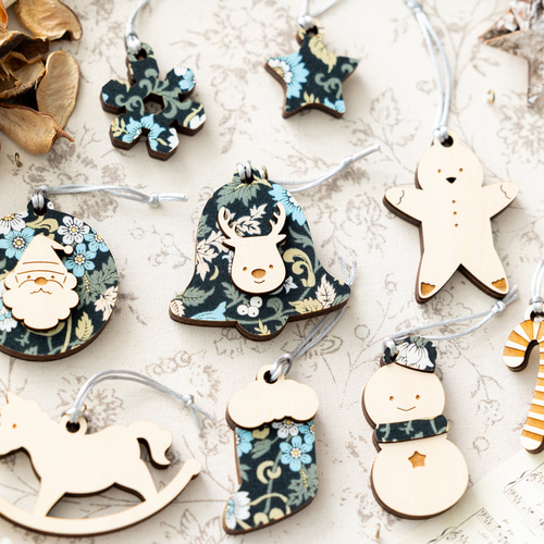 クリスマス⌇オーナメント, 木製, 柄入り「Happy Holidays