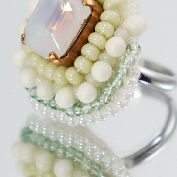 閒聊戒指，也可用於繫圍巾 167 均碼串珠刺繡戒指 綠色寶石超大戒指 第6張的照片