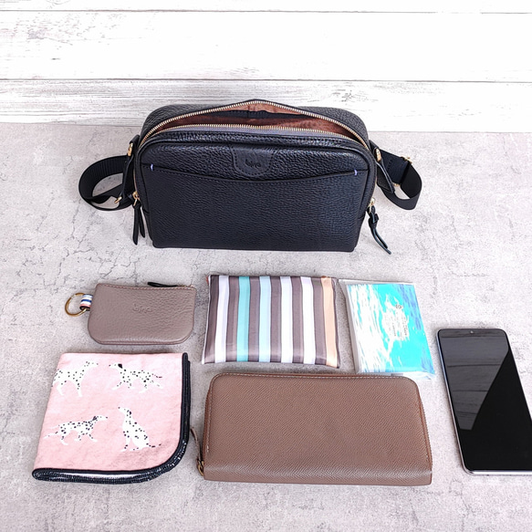 長財布も入るコンパクトショルダーバッグ（シュリンクレザー・ブラック）　ミニショルダー　ダブルファスナー　サコッシュ 長財布も入るコンパクトショルダーバッグ シュリンクレザー ブラック