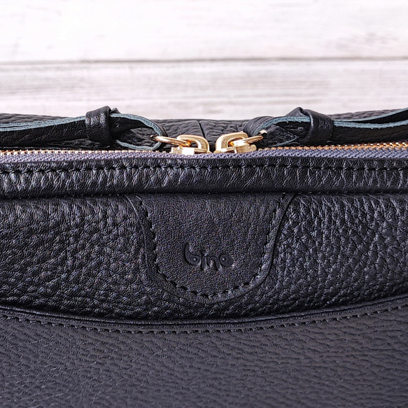 長財布も入るコンパクトショルダーバッグ（シュリンクレザー・ブラック）　ミニショルダー　ダブルファスナー　サコッシュ 長財布も入るコンパクトショルダーバッグ シュリンクレザー ブラック