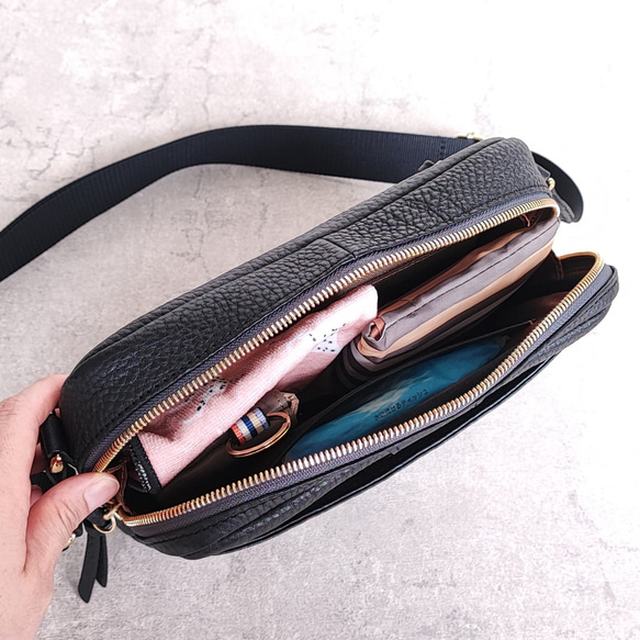 長財布も入るコンパクトショルダーバッグ（シュリンクレザー・ブラック）　ミニショルダー　ダブルファスナー　サコッシュ 長財布も入るコンパクトショルダーバッグ シュリンクレザー ブラック