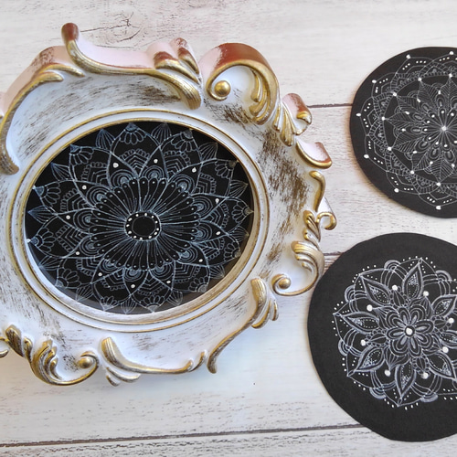 曼陀羅、額つき