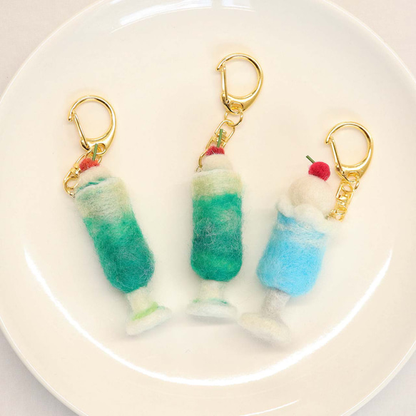 メロンソーダ クリームソーダ 羊毛フェルト レトロ喫茶キーホルダー
