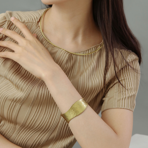 【再入荷】槌目 真鍮バングル（幅広・平打ち）｜大人の秋アクセサリー 送料無料  BB004 3枚目の画像