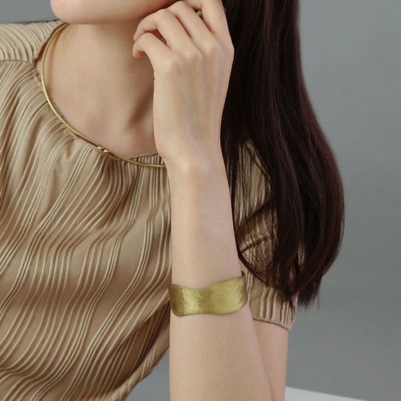 【再入荷】槌目 真鍮バングル（幅広・平打ち）｜大人の秋アクセサリー 送料無料  BB004 4枚目の画像