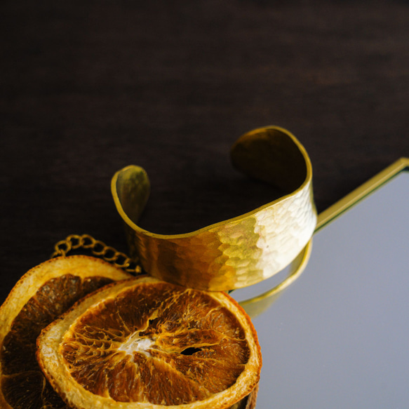 【再入荷】槌目 真鍮バングル（幅広・平打ち）｜大人の秋アクセサリー 送料無料  BB004 8枚目の画像