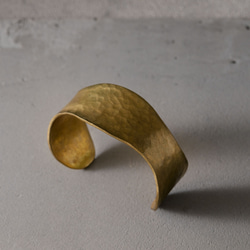 【再入荷】槌目 真鍮バングル（幅広・平打ち）｜大人の秋アクセサリー 送料無料  BB004 2枚目の画像