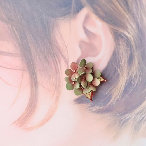 秋色紫陽花*革花ピアス・イヤリング*スタッド/グリーン～ピンク系/秋冬 