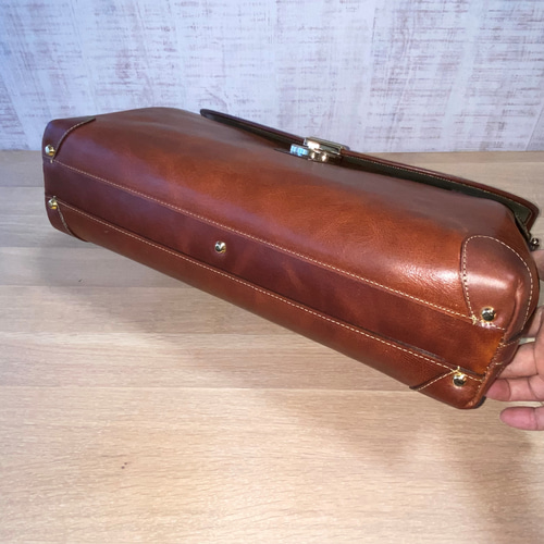 在庫一掃半額セール！イタリア製革素材を使用、丸みを持たせた紳士用