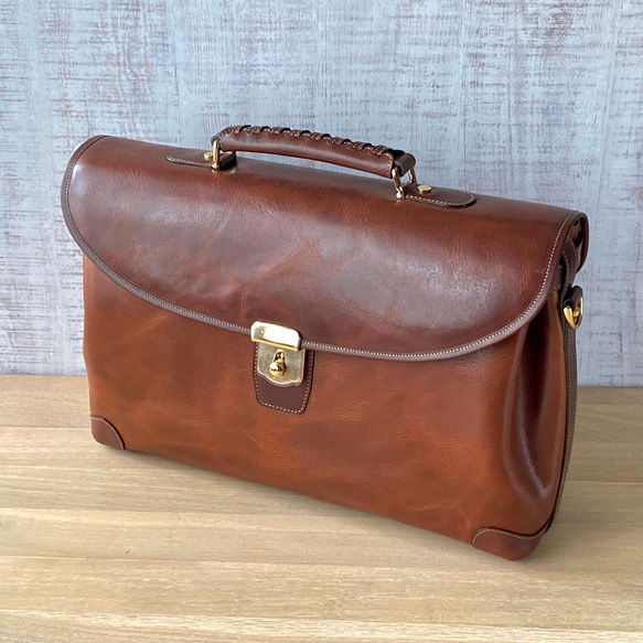 在庫一掃半額セール！イタリア製革素材を使用、丸みを持たせた紳士用