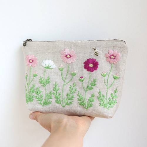 コスモス刺繍のリネンポーチ【受注生産】 ポーチ Heart being