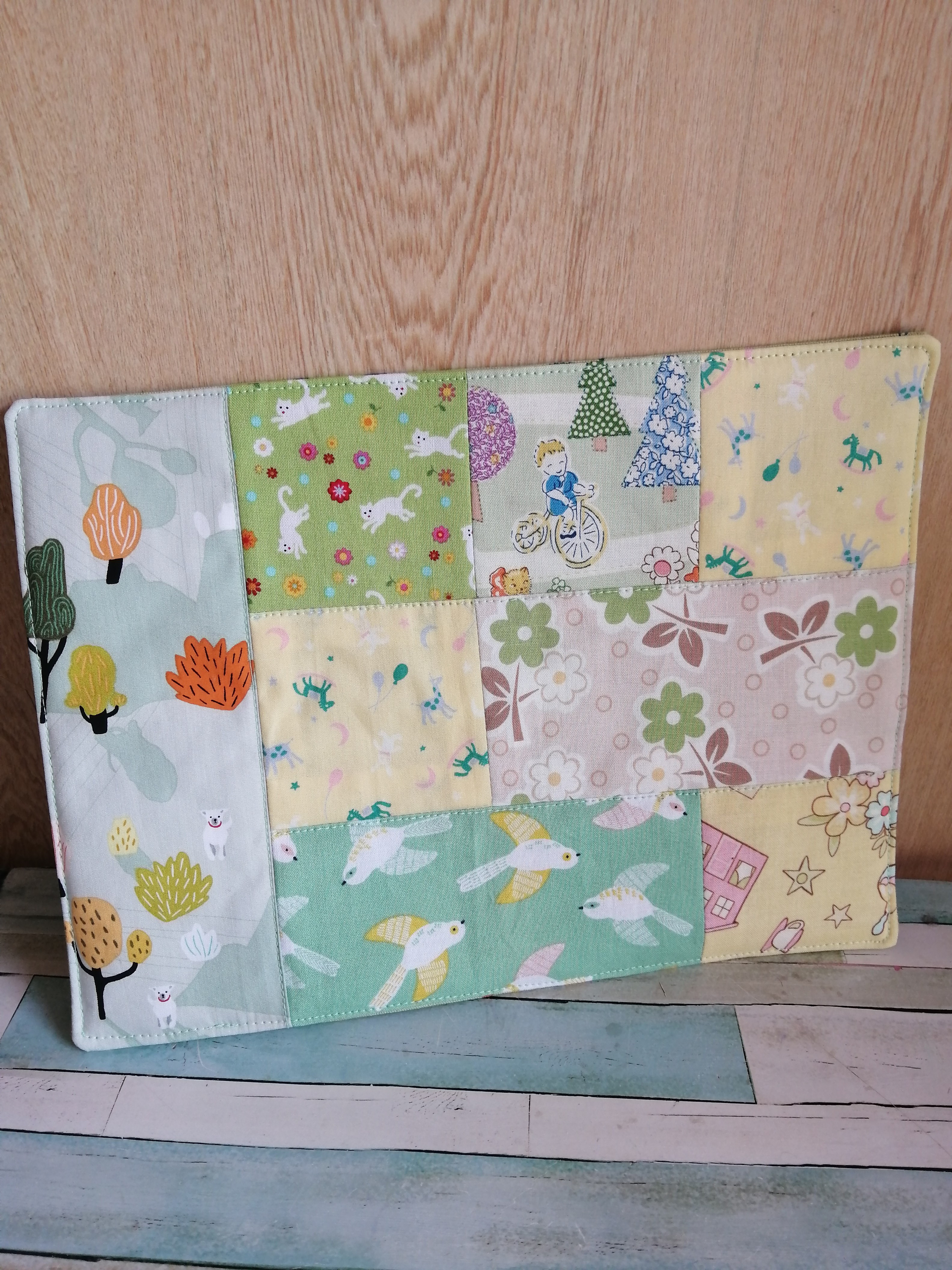 専用⚘handmadeパッチワークふわふわマット① カフェマットとしても੯・͡△♡ 専用⚘handmadeパッチワークふわふわマット① カフェマットとしても੯