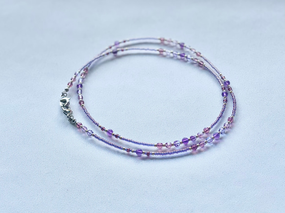 秋色紫❇︎アメジストとグラスビーズのマスクストラップ／ネックレス／メガネチェーン『紫式部』2月の誕生石 3枚目の画像