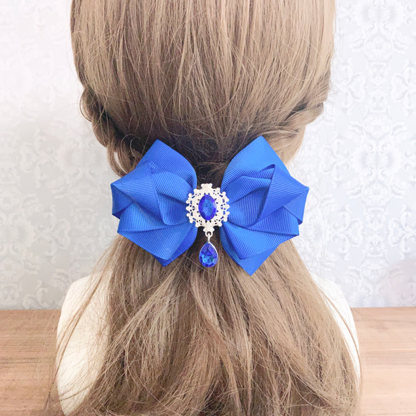 【送料無料】エマリボン ビジュー付き 青 ブルー 推し活 青推し  リボンヘアアクセサリー バレッタ 1枚目の画像