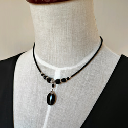 オーバル型ブラックオニキスのネックレス 1枚目の画像