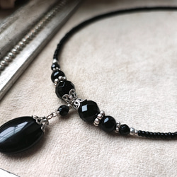オーバル型ブラックオニキスのネックレス 4枚目の画像
