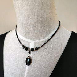 オーバル型ブラックオニキスのネックレス 3枚目の画像