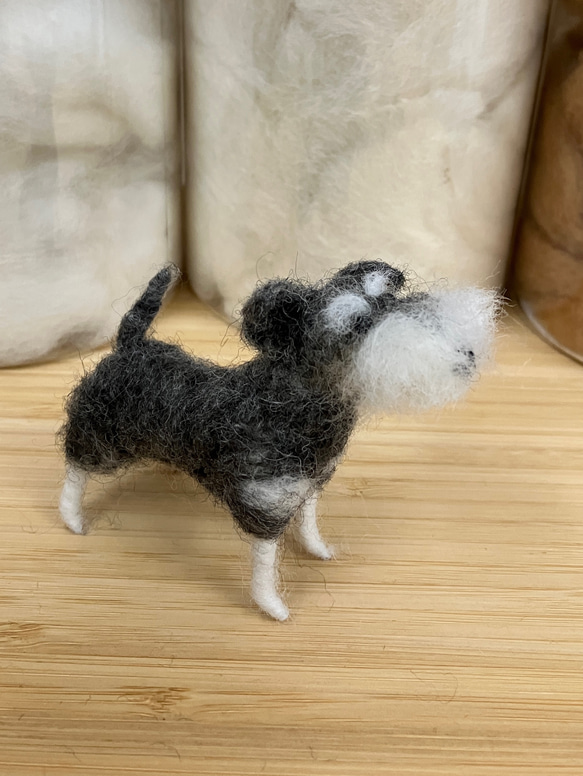 羊毛フェルト犬 ミニチュアシュナウザー ハンドメイド 置物 2枚目の画像