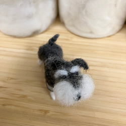 羊毛フェルト犬 ミニチュアシュナウザー ハンドメイド 置物 4枚目の画像