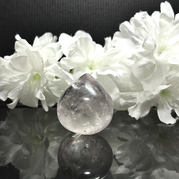 天然石　ヒマラヤ水晶　宝珠（如意宝珠）　原石　35ｍｍ　1個　アイリス入り　天然石インテリア・置物として 1枚目の画像