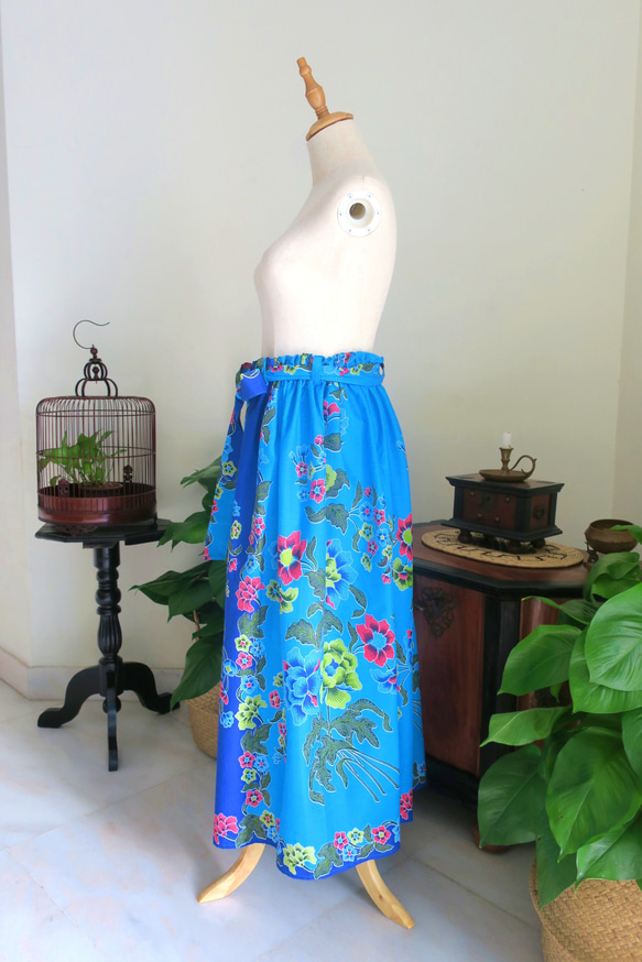 訳ありでお得！・バティック柄のマキシ丈スカート（ブルー）・シンガポールから送料無料 5枚目の画像