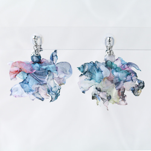 ミントグリーン｜オーガンジーのゆれるタッセル風花イヤリング ピアス