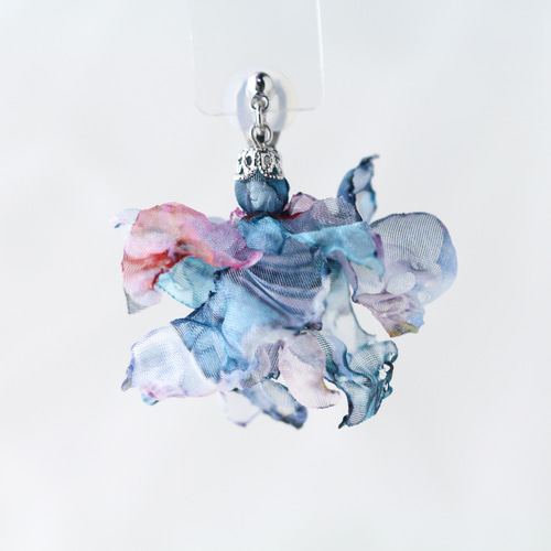 ミントグリーン｜オーガンジーのゆれるタッセル風花イヤリング ピアス