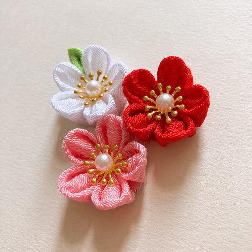 梅の髪飾り～ちょっと小さめ～＊色、選べます○つまみ細工○ヘア