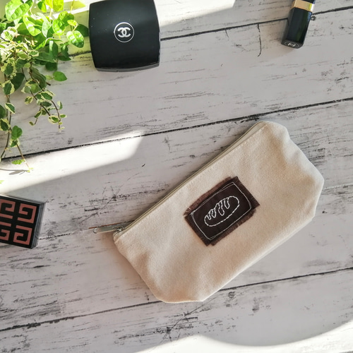 パンの刺繍ワッペン ポーチ 小物入れ マチ付き 内ポケット Sサイズ