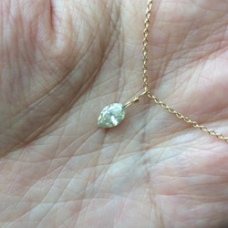 CC様オーダー品　ミルキーブルー？大粒マーキスダイヤの一粒ネックレス 0.550ct K18 8枚目の画像