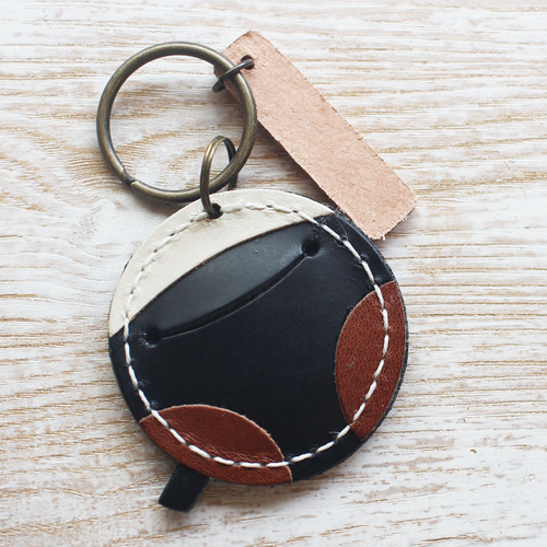 小銭が入る！レザーキーホルダー「コインシマエナガ」 革 小銭入れ