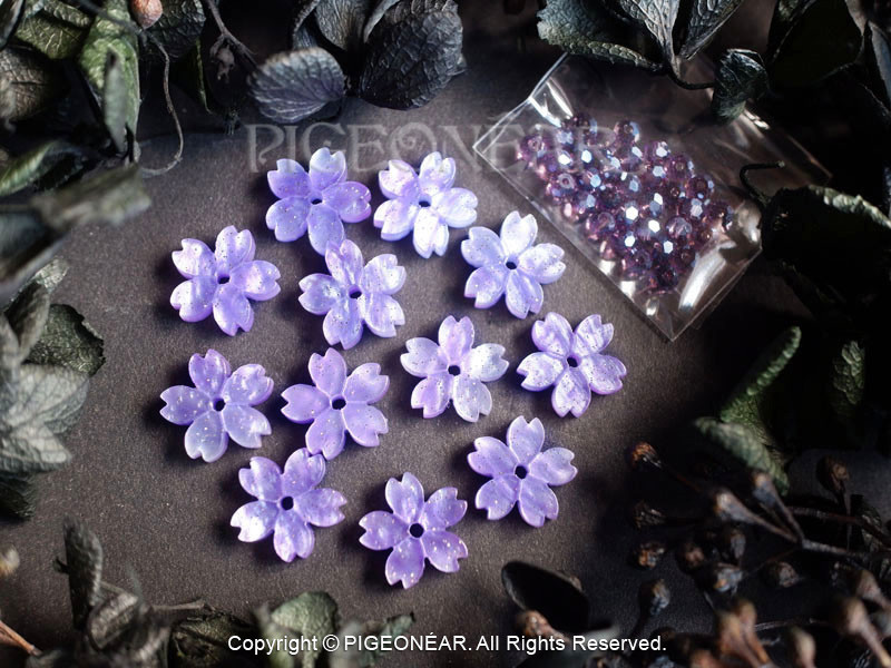 【RimO さま】antique beads ❀ お花の形 ビーズオーナメント RimO さま】antique beads ❀ お花の形 ビーズオーナメント
