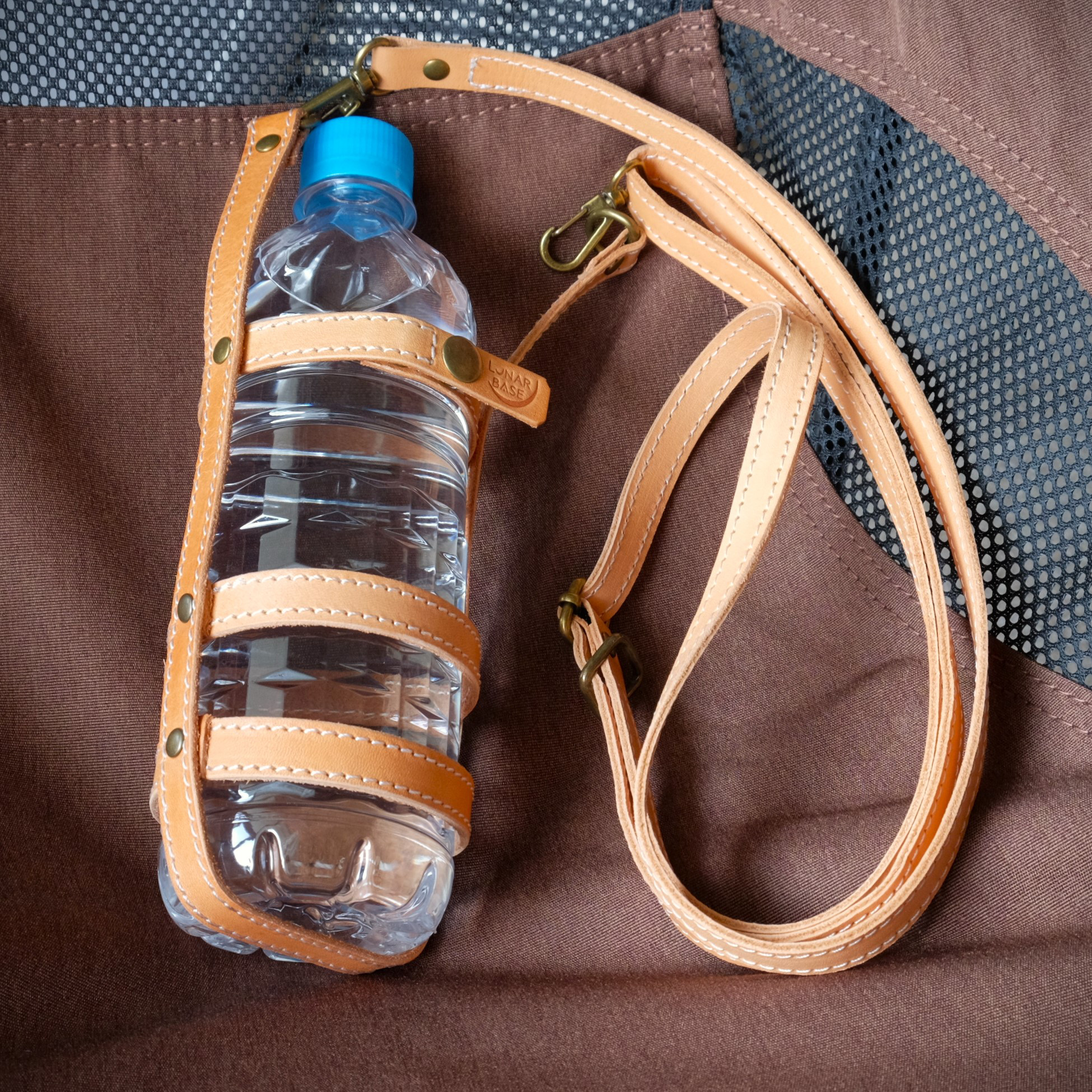 delica moai 真鍮製ペットボトルケース　レザーホルダー付き delica moai 真鍮製ペットボトルケース レザーホルダー付き