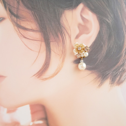 再販】お花ビジューとパール 〜Lベージュ〜 イヤリング ピアス 