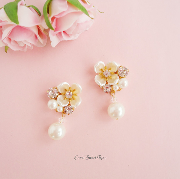 再販】お花ビジューとパール 〜ホワイト〜 イヤリング ピアス 花 