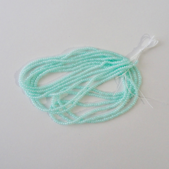 チェコ シードビーズ(11/0) オパールミント #PE05-O.MT /オートクチュール刺繍糸通しビーズ 3枚目の画像