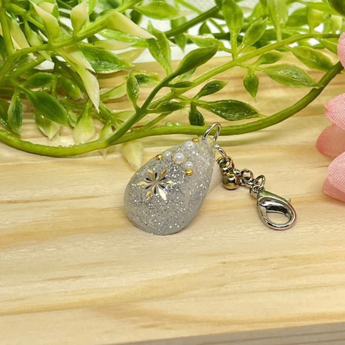 ハンドメイド チャーム キーホルダー レジン キーホルダー luana