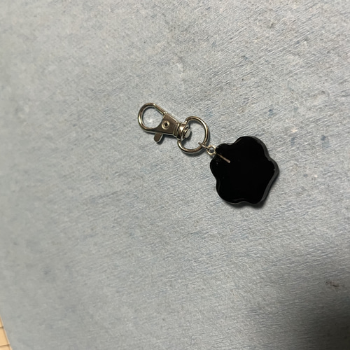 レジン 肉球 キーホルダー ハンドメイド キーホルダー luana