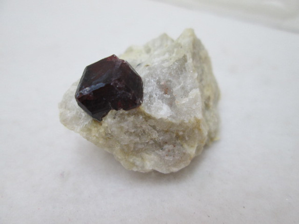 No.CR-２5　天然石　原石 　ガーネット結晶母岩付　３７ｇ 3枚目の画像