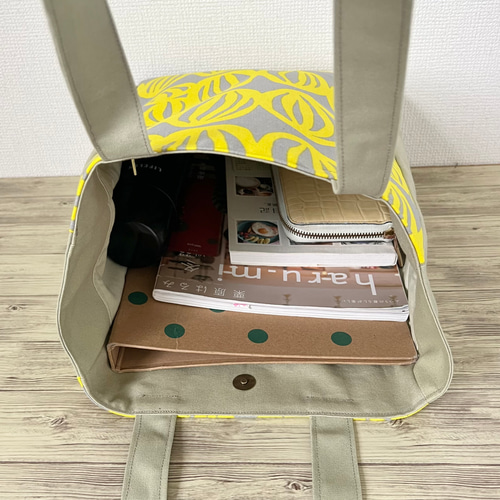 縦長トートバッグ グレー＆イエロー クルミの実 モノトーン 北欧