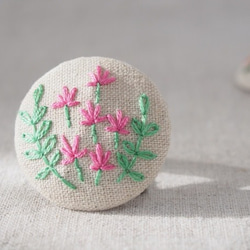 刺繍ブローチ（綿麻）　れんげ草 2枚目の画像