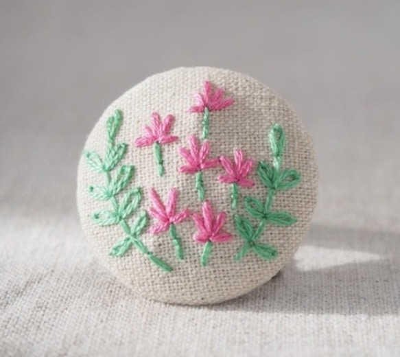 刺繍ブローチ（綿麻）　れんげ草 1枚目の画像