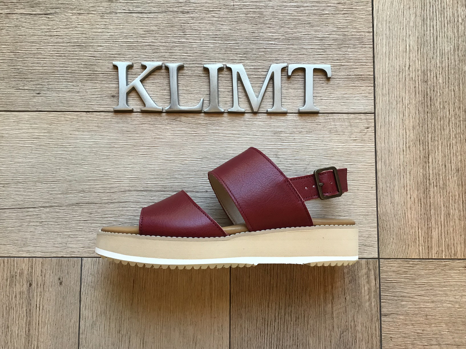 牛革２本ベルト厚底サンダル　レッド（エンジ）